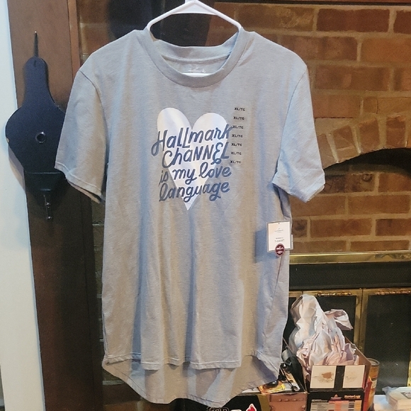 Hallmark Tops - Hallmark Gray Short Sleeve Tee